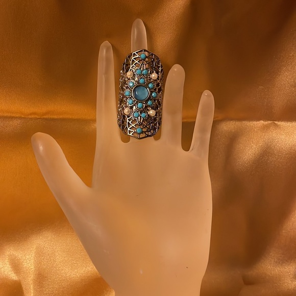 Gold colored ring with faux pearls & blue gems.size 7-Costume jewelry - Picture 3 of 11